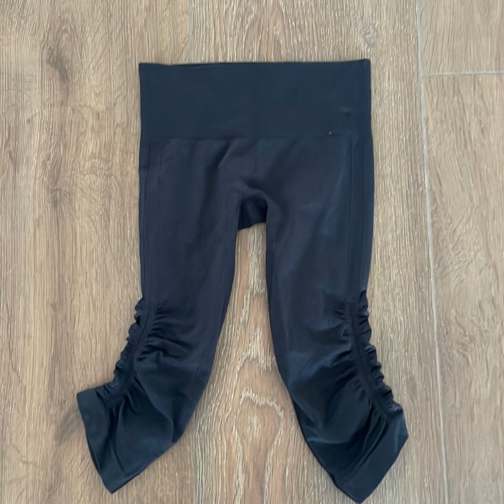 Lululemon crop womens pants. Size S.